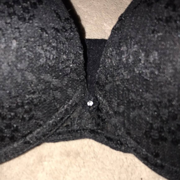 Victoria’s Secret 36C Black push up padded bra with floral detail 💕 - Picture 7 of 7